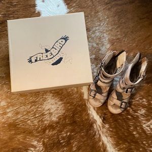 FreeBird by Steven Bond boots in Taupe